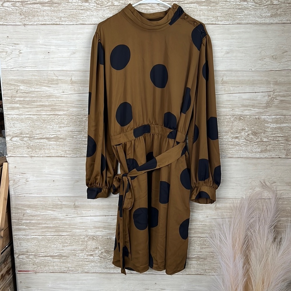 Who What Wear Short Brown Dress w/Black Polka Dots Size 2x w/belt. Non-stretch.